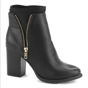 Nature Breeze Black Ankle Booties - 6